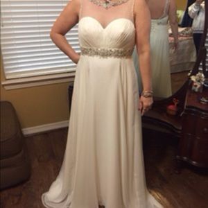 Off white wedding dress w corset back sz 14